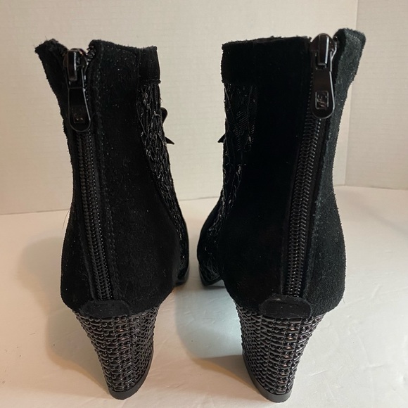 Huaqiang Black Boots with beads and Lace pattern women’s size 9.5  2.5 inch heel - Picture 5 of 11